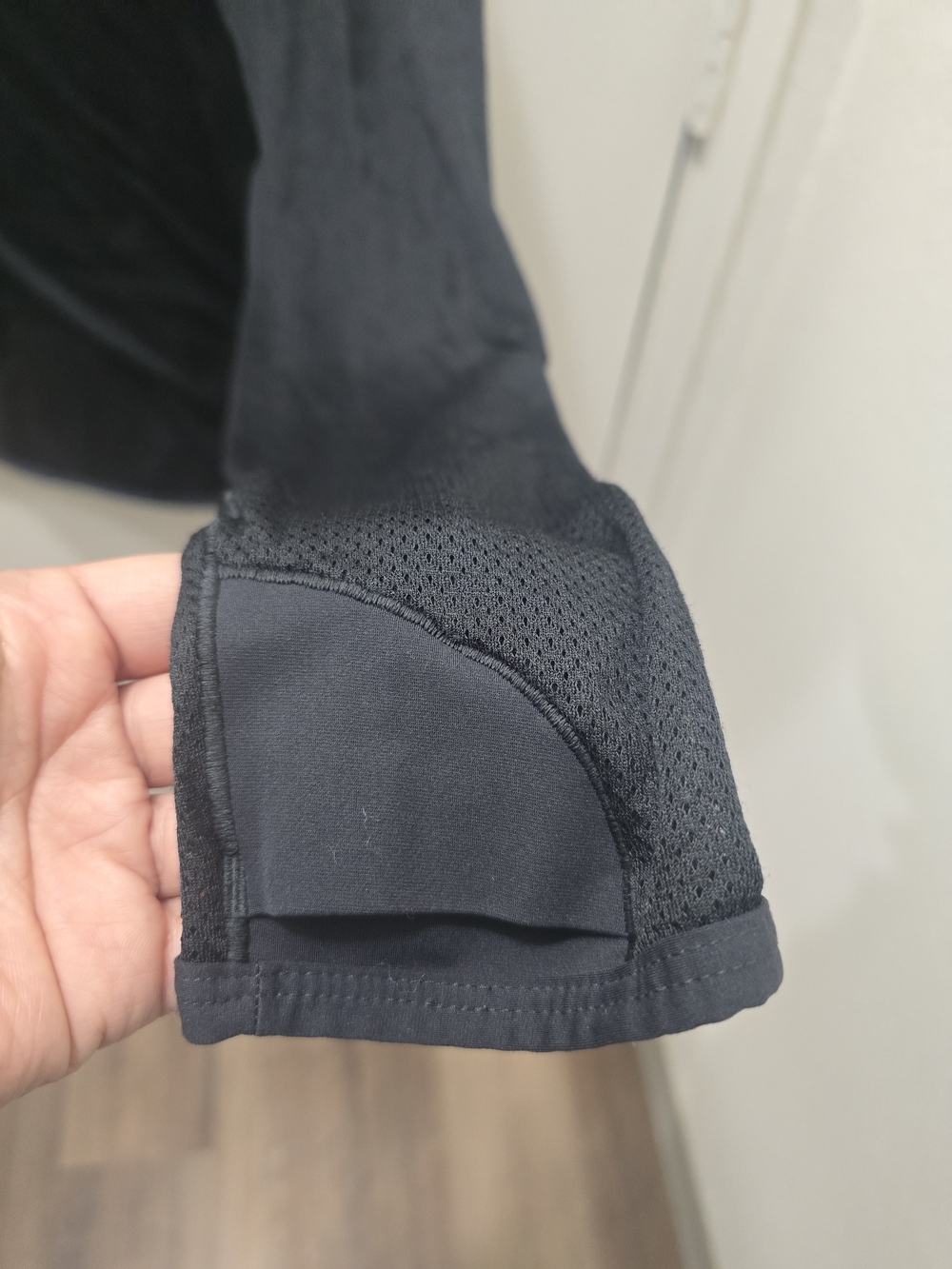 ​Mountain Hardwear Men's AirMesh Long Sleeve Crew - Picture 7 of 12